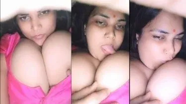 Desi sex woman with large breasts flashing her boobs