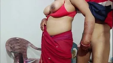 Desi sex video Bhabhi in saree giving my dick a massage